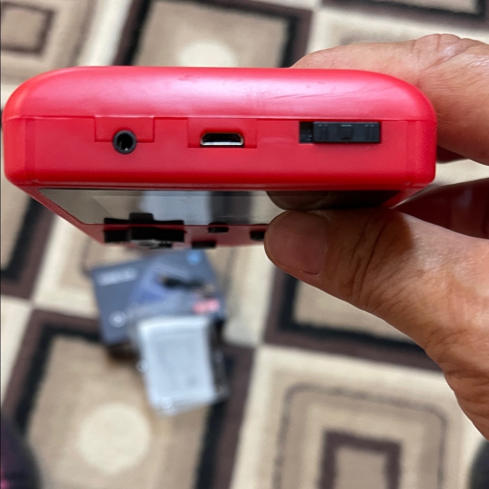 Handheld Console - Red - Picture 4 of 4